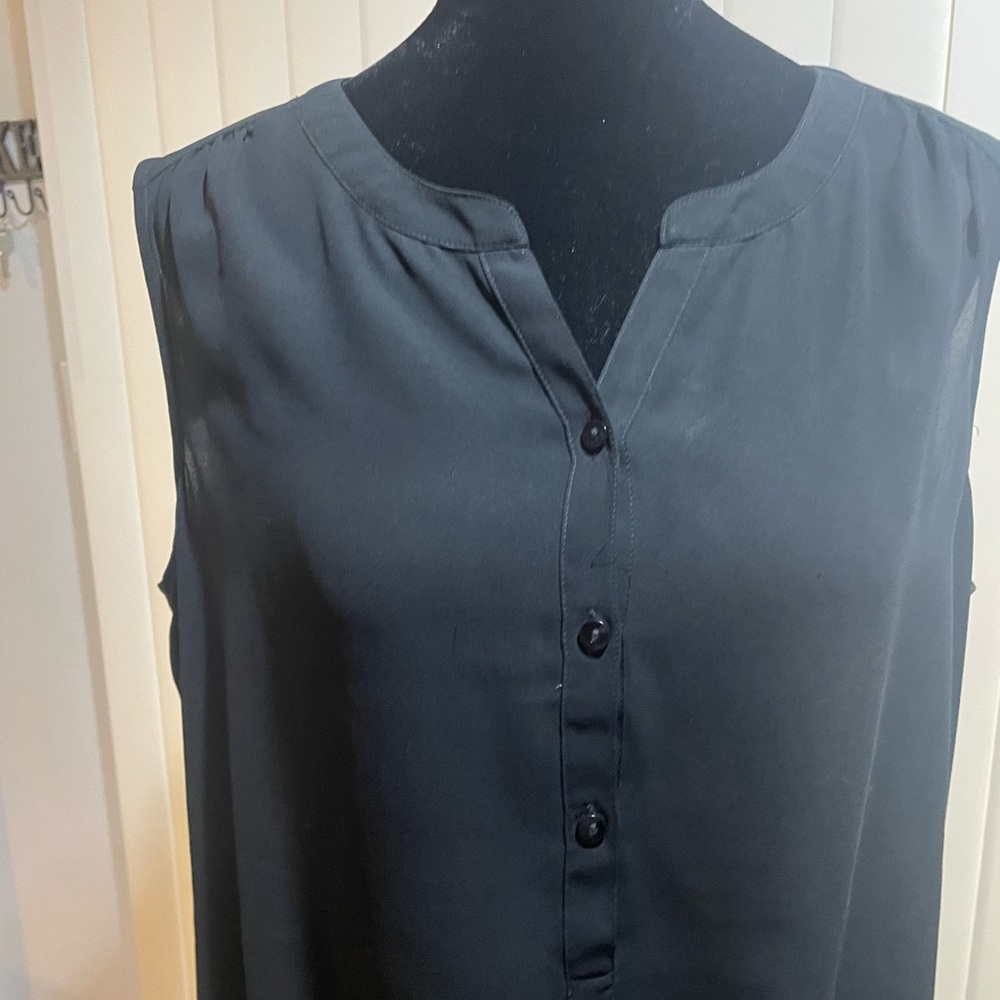 Sleeveless pullover blouse